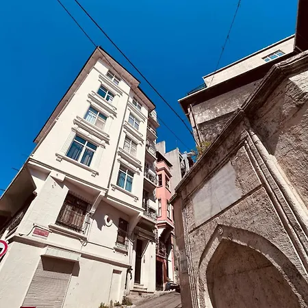 1910 Pera Apartment